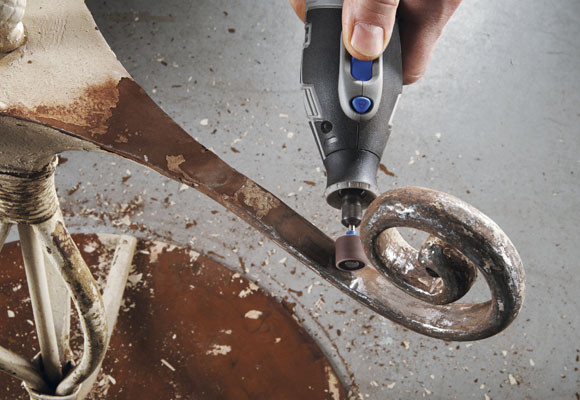 Volver a pintar los muebles del jardín