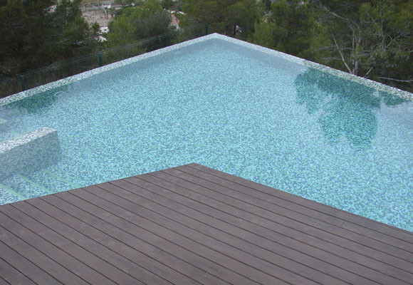 Envuelve la piscina en tarima 2 Envuelve la piscina en tarima