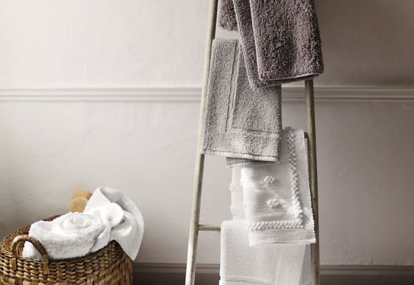 Toallas grises, para un baño alegre