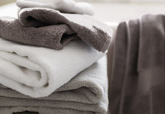 Toallas grises, para un baño alegre