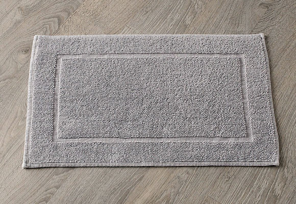 Toallas grises, para un baño alegre