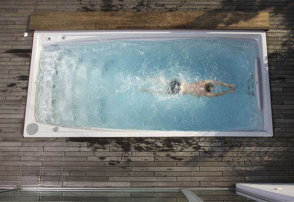 Swim Spa: Nadar en invierno bajo el cielo descubierto.