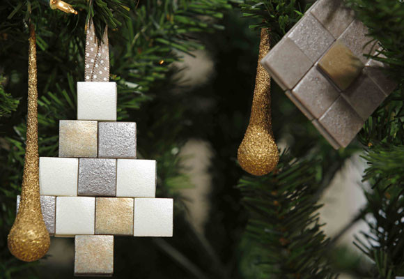 Un look navideño lleno de brillo y luz