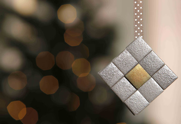 Un look navideño lleno de brillo y luz