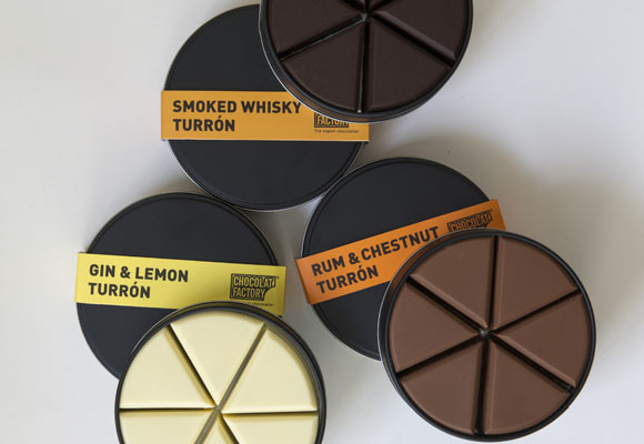 Turrones de licor en latas redondas