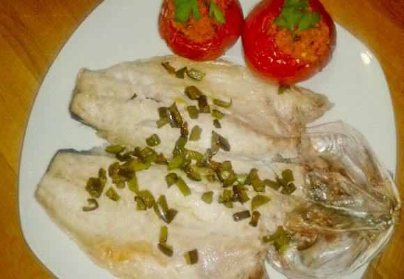 Experiencia Yocomobien.com 6 Lubina a la mediterránea con tomates rellenos