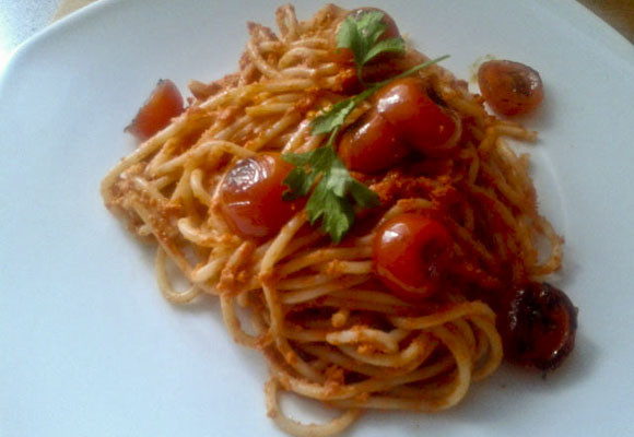 Experiencia Yocomobien.com 10 Pasta al pesto rojo con cherrys