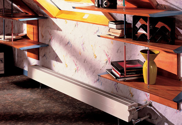 Zehnder Stratos, radiador zócalo