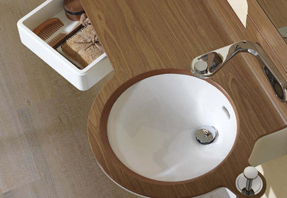 Un baño con aspecto natural