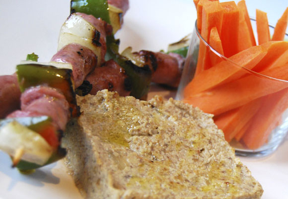 Paté de champiñones y brocheta de longaniza