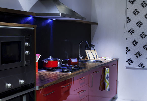 Una cocina a media altura