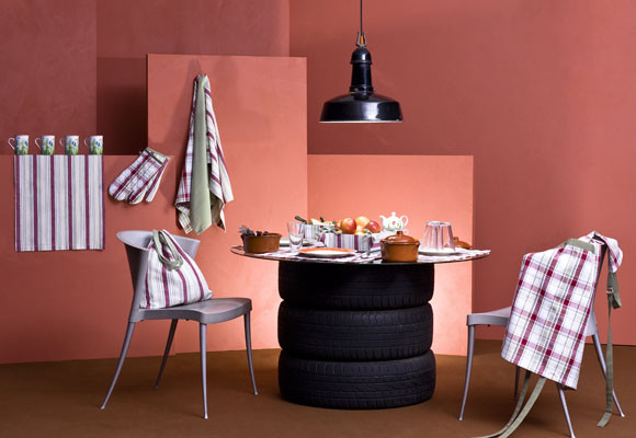 Una colorida mesa de mediodía