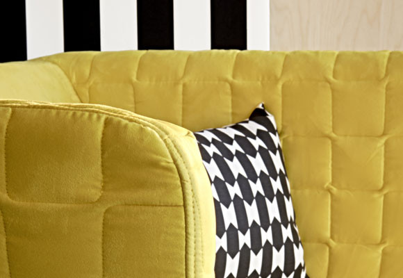 Amarillo y negro en el salón