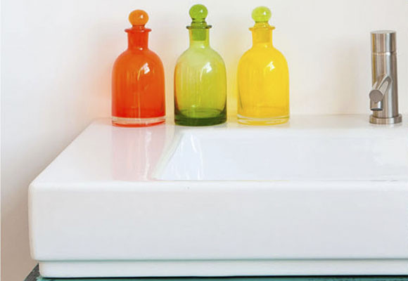 Un baño con detalles exóticos