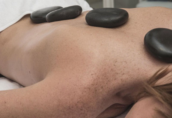 masaje_piedras_calientes_1.jpg