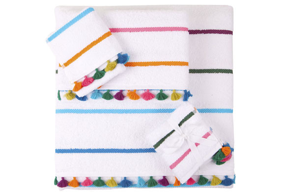 Un baño con detalles exóticos