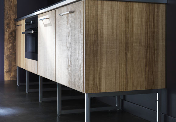 Una cocina con patas