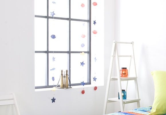 Un dormitorio turquesa y lima