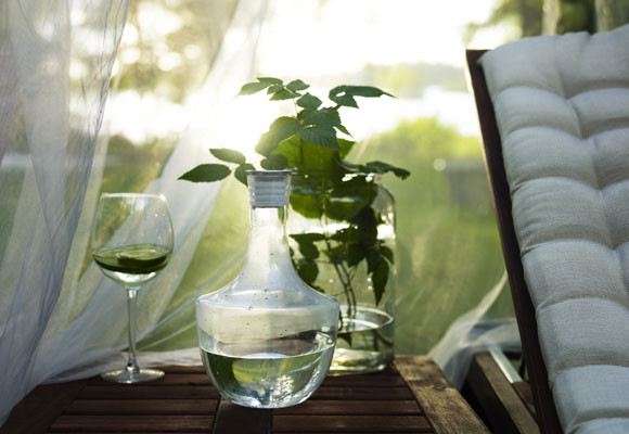 Un relajante salón en el jardín
