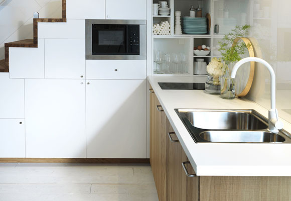 La cocina bajo la escalera