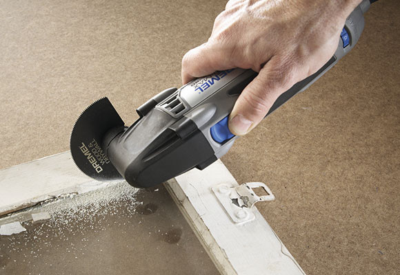 Una ventana convertida en colgador de ollas