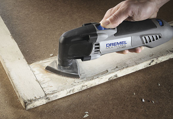 Una ventana convertida en colgador de ollas