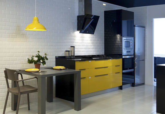 Amarillo y negr, tendencia de moda