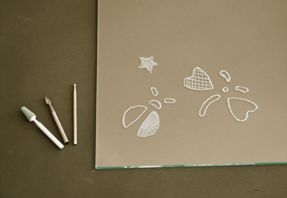 Graba tus botellas, jarrones y floreros