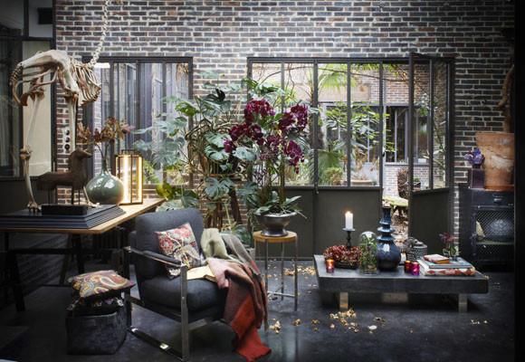 Un salón en el porche