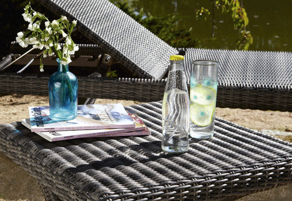 La tumbona junto al río