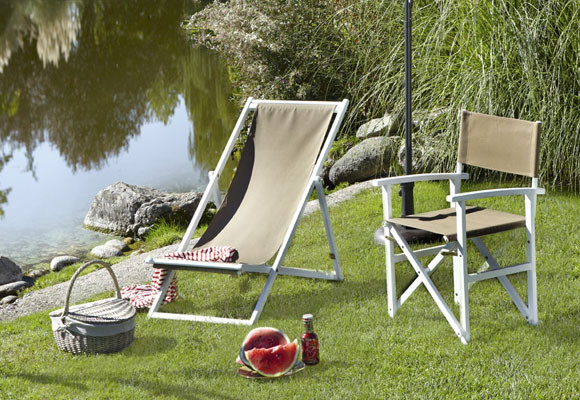 La tumbona junto al río