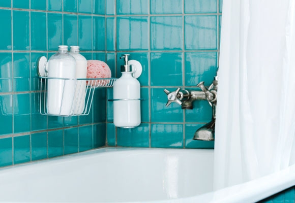 Color, funcionalidad y aprovechamiento en el baño - Soluciones - DecoEstilo.com