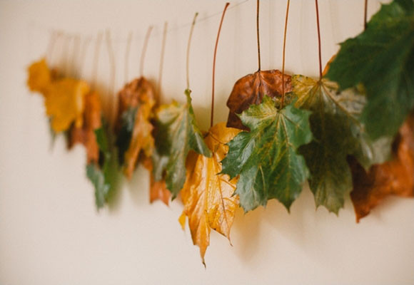 Decorar con hojas de otoño