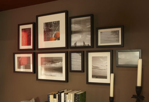 Un rincón de lectura junto a la chimenea