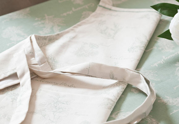 Una mesa de café mint