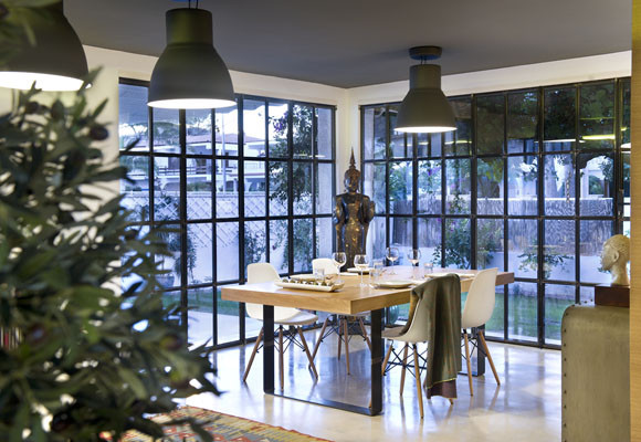 Un apartamento con vistas al jardín