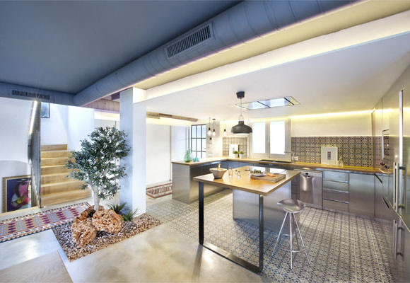 Un apartamento con vistas al jardín