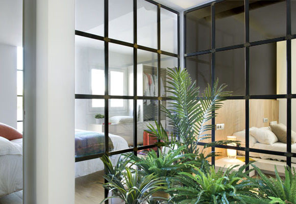 Un apartamento con vistas al jardín