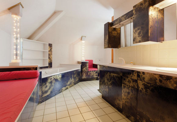 Cambia la decoración de tu baño solo con pintura