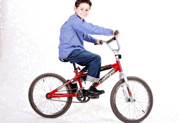 Tiempo de pedalear: niños seguros en bicicleta