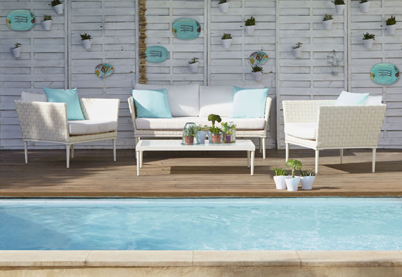 Salones junto a la piscina 8 Salones junto a la piscina