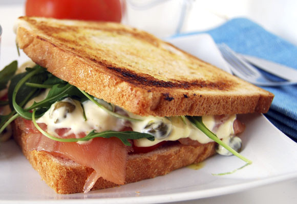 Sandwich de salmón ahumado