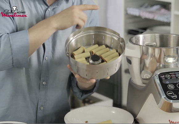 Rigatone con ragú de ternera y crema de pesto