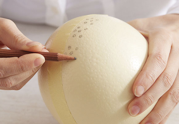 Huevo de Pascua con un diseño de filigrana