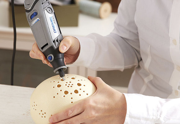 Huevo de Pascua con un diseño de filigrana