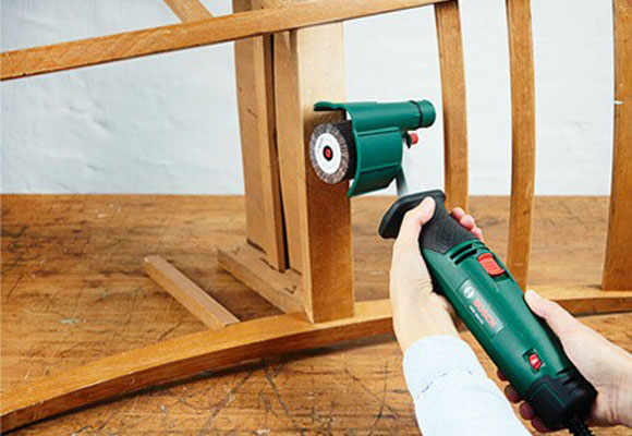 Convierte tus viejas sillas en un perchero