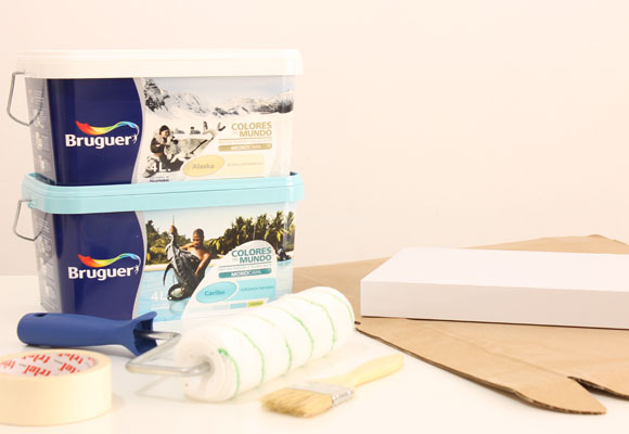 Una estantería con forma de nube