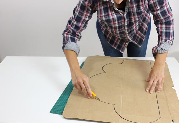 Una estantería con forma de nube