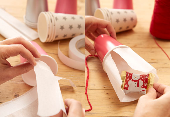 Un calendario de adviento con vasos de papel