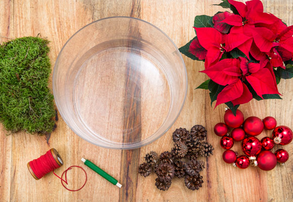 Un centro de mesa con poinsettias 6 Un centro de mesa con poinsettias